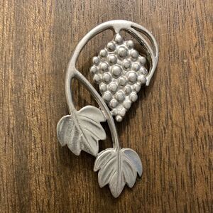 Lovell Designs Signed Grapes On The Vine Pewter Brooch.